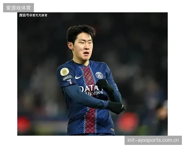 韩国队进攻严重依赖孙兴慜和李刚仁的个人能力，暴露出中场组织相对薄弱的结构性问题。